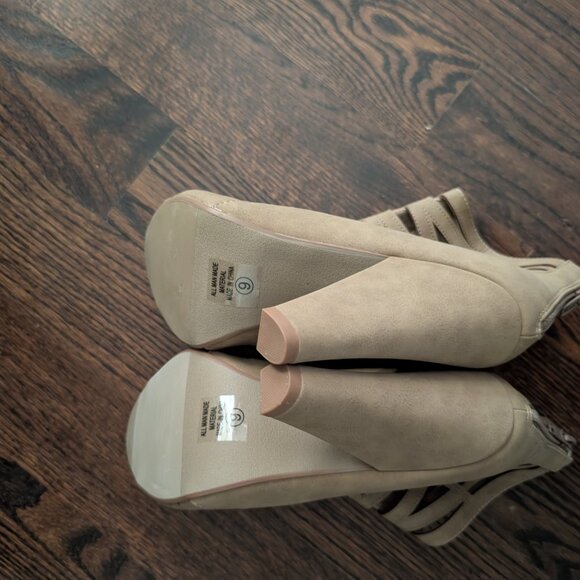 Ankle booties - Picture 2 of 2